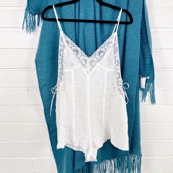 Skylar + Madison Other - Skylar + Madison BoHo embroidered Linen romper M